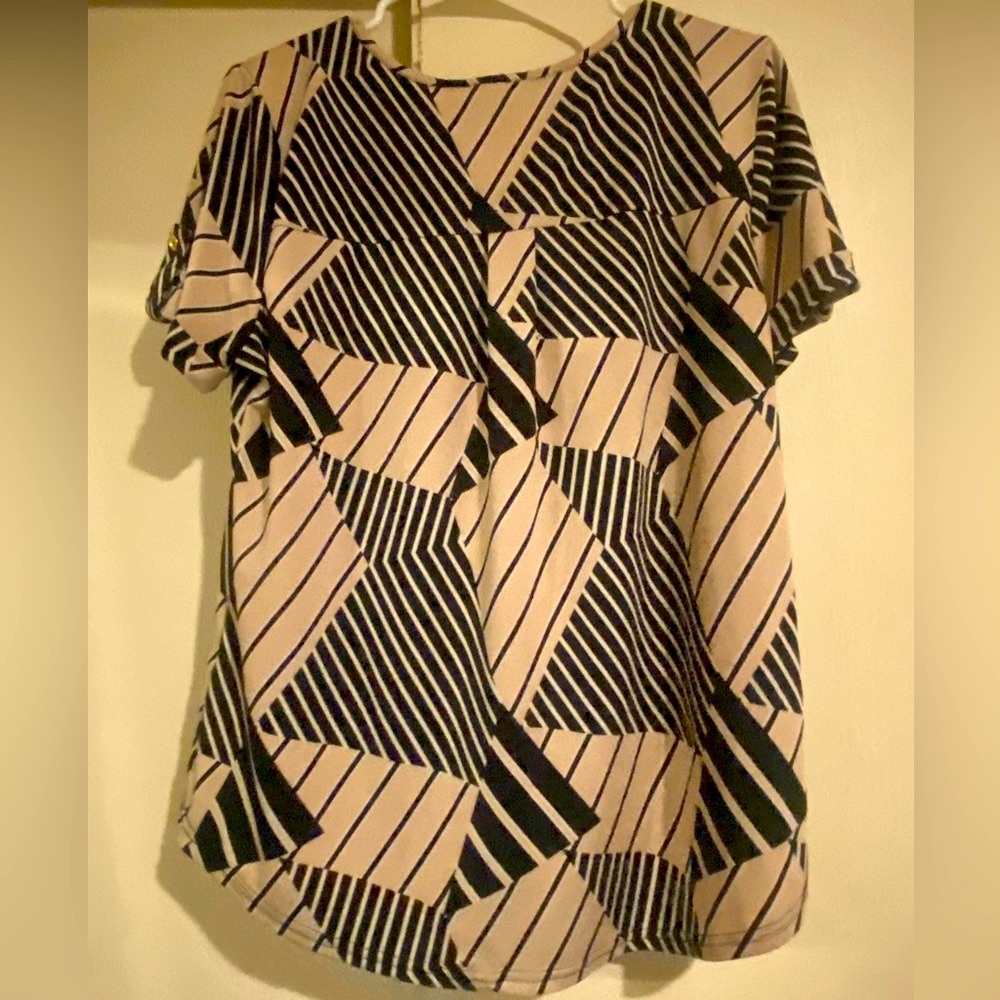 Stripe Geometric Design Top - Picture 2 of 9